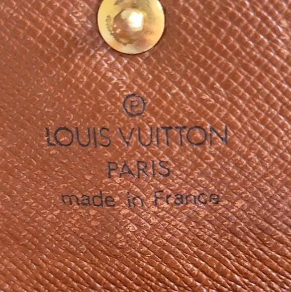 Louis Vuitton Authentic Key Holder - Picture 12 of 14